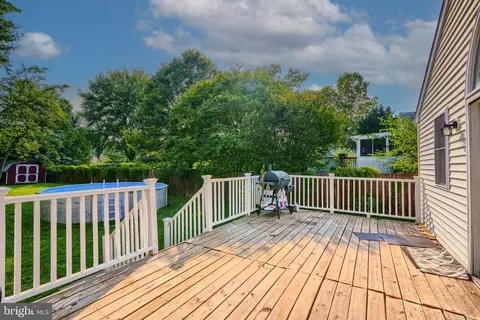 Exterior - 5221 Trumps Mill Rd, Baltimore, MD 21206 photo 5 of 12