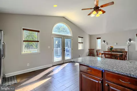 Entry Way - 5221 Trumps Mill Rd, Baltimore, MD 21206 photo 4 of 7