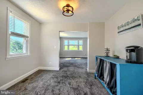 Entry Way - 5221 Trumps Mill Rd, Baltimore, MD 21206 photo 2 of 7