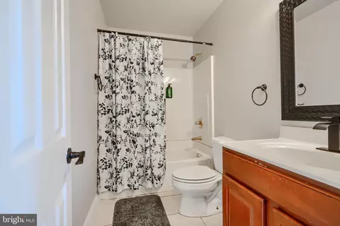 Entry Way - 5221 Trumps Mill Rd, Baltimore, MD 21206 photo 5 of 7