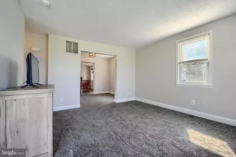 Living - 5221 Trumps Mill Rd, Baltimore, MD 21206 photo 4 of 4
