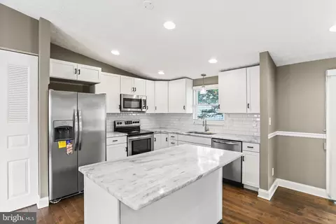 Kitchen - 507 Fuselage Ave, Essex, MD 21221 photo 2 of 3