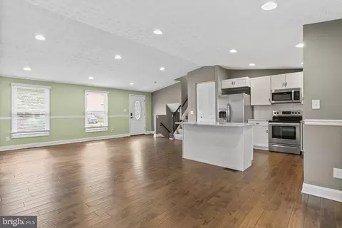 Living - 507 Fuselage Ave, Essex, MD 21221 photo 1 of 4