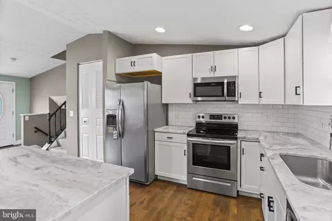 Kitchen - 507 Fuselage Ave, Essex, MD 21221 photo 3 of 3