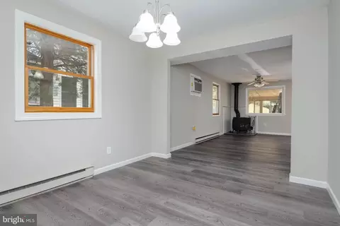 Living - 6835 S River Dr, Middle River, MD 21220 photo 12 of 12