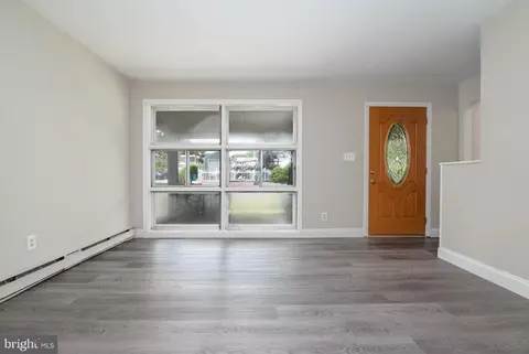 Living - 6835 S River Dr, Middle River, MD 21220 photo 3 of 12