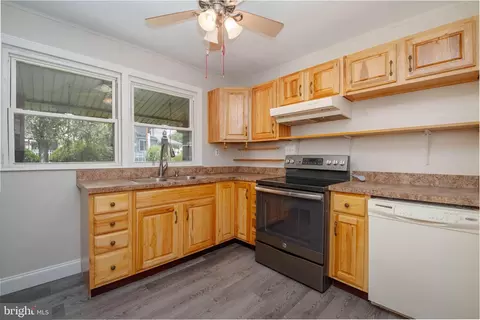 Kitchen - 6835 S River Dr, Middle River, MD 21220 photo 3 of 3
