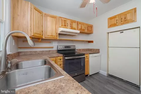 Kitchen - 6835 S River Dr, Middle River, MD 21220 photo 2 of 3