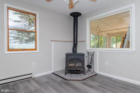 Living - 6835 S River Dr, Middle River, MD 21220 photo 7 of 12