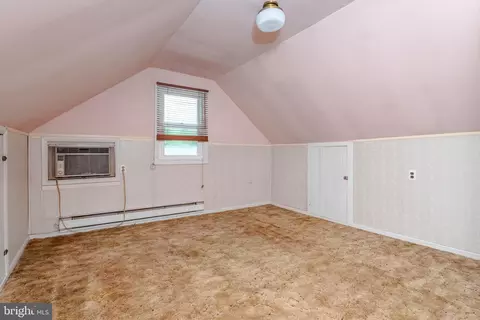 Bedroom - 6835 S River Dr, Middle River, MD 21220 photo 4 of 9