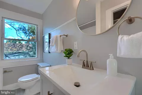Bath - 518 Fairview Ave, Baltimore, MD 21224 photo 1 of 2