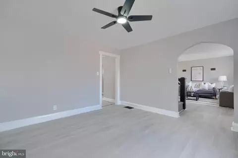 Entry Way - 518 Fairview Ave, Baltimore, MD 21224 photo 6 of 10