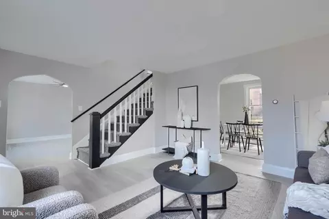 Entry Way - 518 Fairview Ave, Baltimore, MD 21224 photo 2 of 10