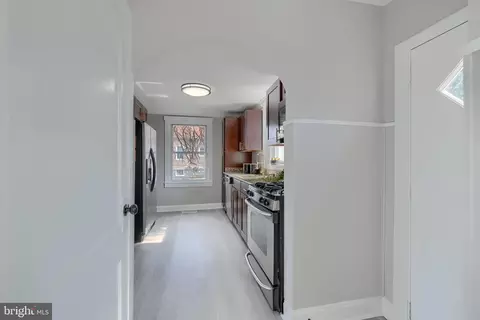Entry Way - 518 Fairview Ave, Baltimore, MD 21224 photo 3 of 10
