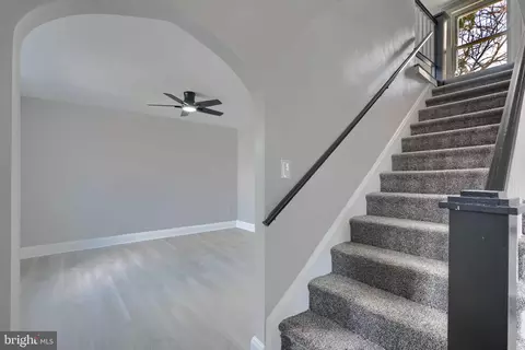 Entry Way - 518 Fairview Ave, Baltimore, MD 21224 photo 7 of 10