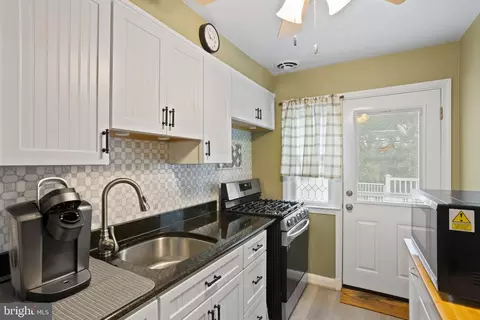 1086 Elm Rd, Halethorpe, MD 21227 photo 9