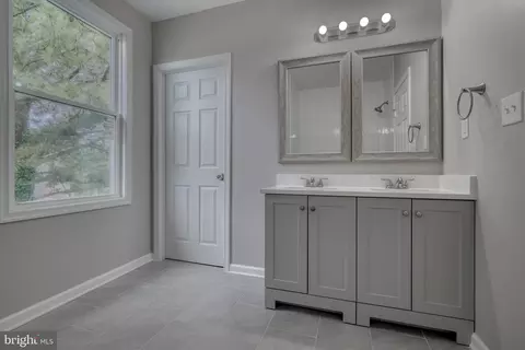 Bath - 1017 S Beechfield Ave, Baltimore, MD 21229 photo 2 of 4