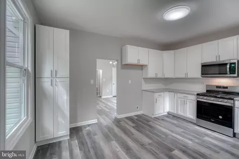 Entry Way - 1017 S Beechfield Ave, Baltimore, MD 21229 photo 5 of 8