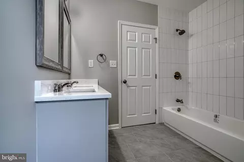 Bath - 1017 S Beechfield Ave, Baltimore, MD 21229 photo 3 of 4