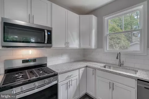 Kitchen - 1017 S Beechfield Ave, Baltimore, MD 21229 photo 2 of 2