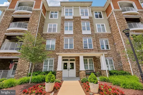 19 Clay Lodge Ln #202, Catonsville, MD 21228