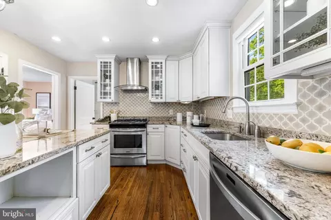 Kitchen - 10510 Vincent Rd, White Marsh, MD 21162 photo 3 of 4