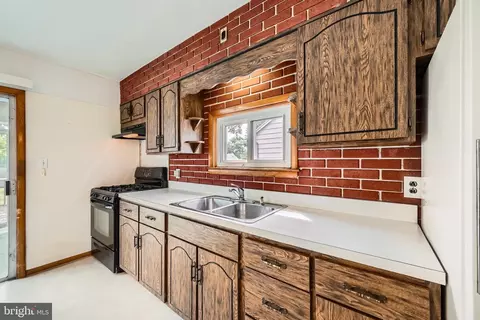 6805 River Drive Rd, Sparrows Point, MD 21219 photo 8