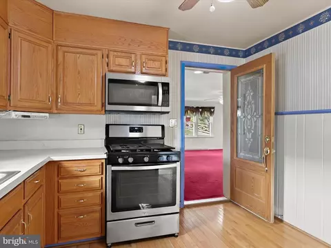 Entry Way - 4229 Soth Ave, Nottingham, MD 21236 photo 2 of 3