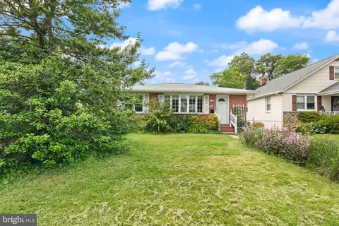 8122 Ridgely Oak Rd, Parkville, MD 21234