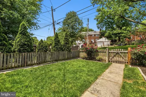 Exterior - 206 Blenheim Rd, Baltimore, MD 21212 photo 5 of 7