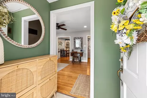 Entry Way - 206 Blenheim Rd, Baltimore, MD 21212 photo 2 of 4