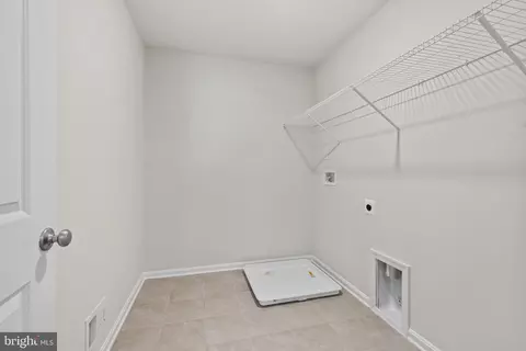 Entry Way - 10006 Campbell Blvd, Middle River, MD 21220 photo 10 of 11