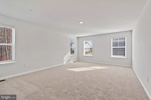Living - 10006 Campbell Blvd, Middle River, MD 21220 photo 3 of 3
