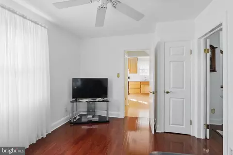 Entry Way - 1022 S Beechfield Ave, Baltimore, MD 21229 photo 3 of 6