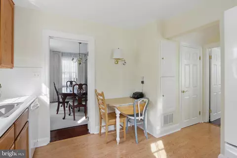 Entry Way - 1022 S Beechfield Ave, Baltimore, MD 21229 photo 5 of 6