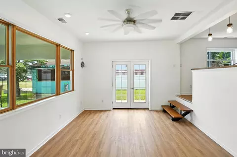 Living - 984 Seneca Park Rd, Middle River, MD 21220 photo 1 of 2