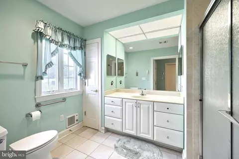 Bath - 2700 Stockton Rd, Phoenix, MD 21131 photo 4 of 8