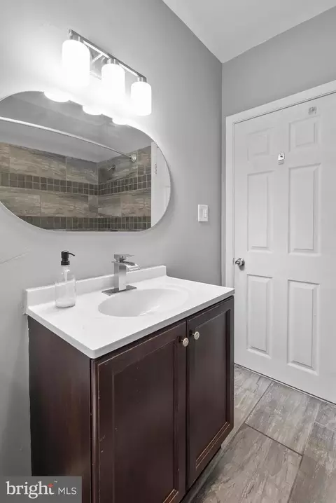 Bath - 3101 Texas Ave, Parkville, MD 21234 photo 1 of 6