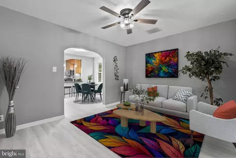 Living - 3101 Texas Ave, Parkville, MD 21234 photo 2 of 5