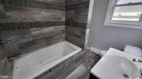Bath - 3101 Texas Ave, Parkville, MD 21234 photo 3 of 6