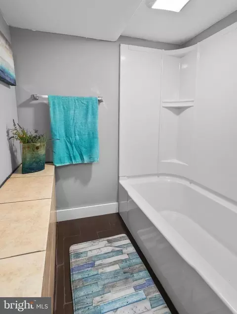 Bath - 3101 Texas Ave, Parkville, MD 21234 photo 6 of 6