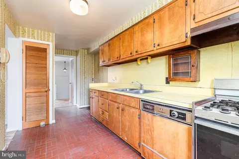 Kitchen - 934 Circle Dr, Halethorpe, MD 21227 photo 2 of 2
