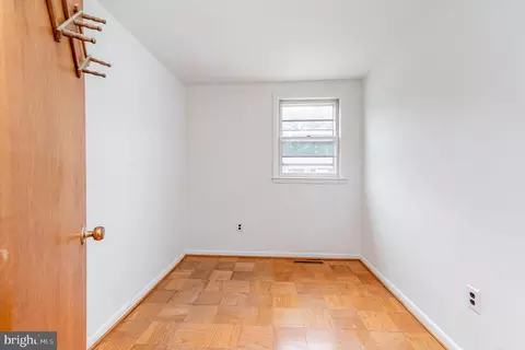 Bedroom - 934 Circle Dr, Halethorpe, MD 21227 photo 5 of 5