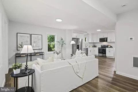 7911 Beverly Ave, Parkville, MD 21234