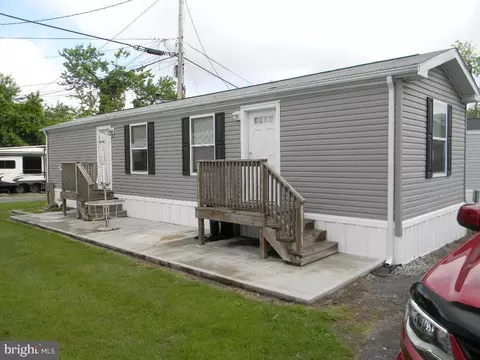 4 Kropf Ln, Sparrows Point, MD 21219