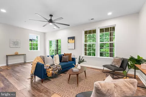 Living - 913 Sandy Run, Middle River, MD 21220 photo 1 of 1