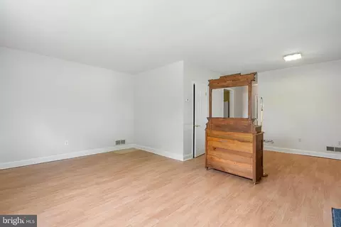 2000 Longview Ct, Rosedale, MD 21237 photo 5