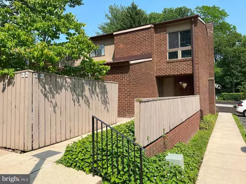 32 Fencepost Ct #D, Pikesville, MD 21208