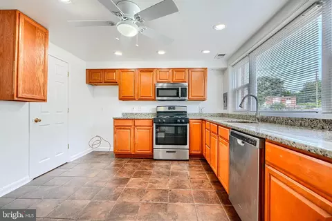 925 Catawba Ct, Halethorpe, MD 21227 photo 8