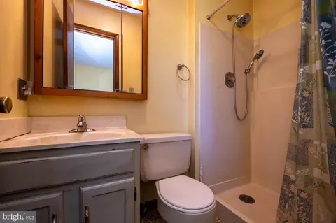 Bath - 2916 York Manor Rd, Phoenix, MD 21131 photo 2 of 3